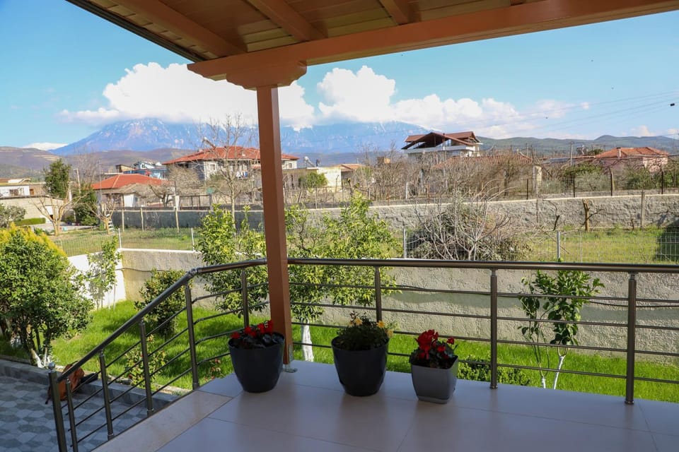 Patio, Day, Natural landscape, Garden, View (from property/room), Balcony/Terrace, Mountain view