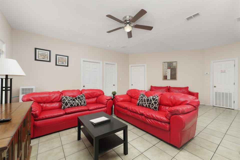 Casa Caracol C - Walk to the Beach, WiFi Apartment in South Padre Island