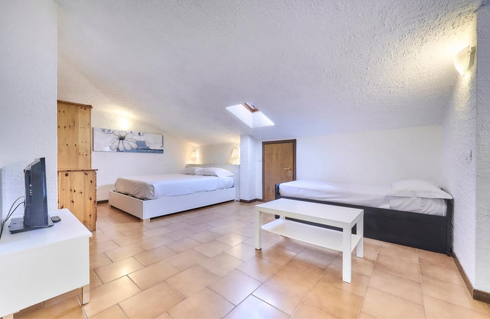 Bed, Living room, Photo of the whole room, Seating area, Bedroom