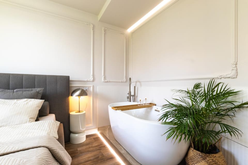 Bed, Bedroom, Bath