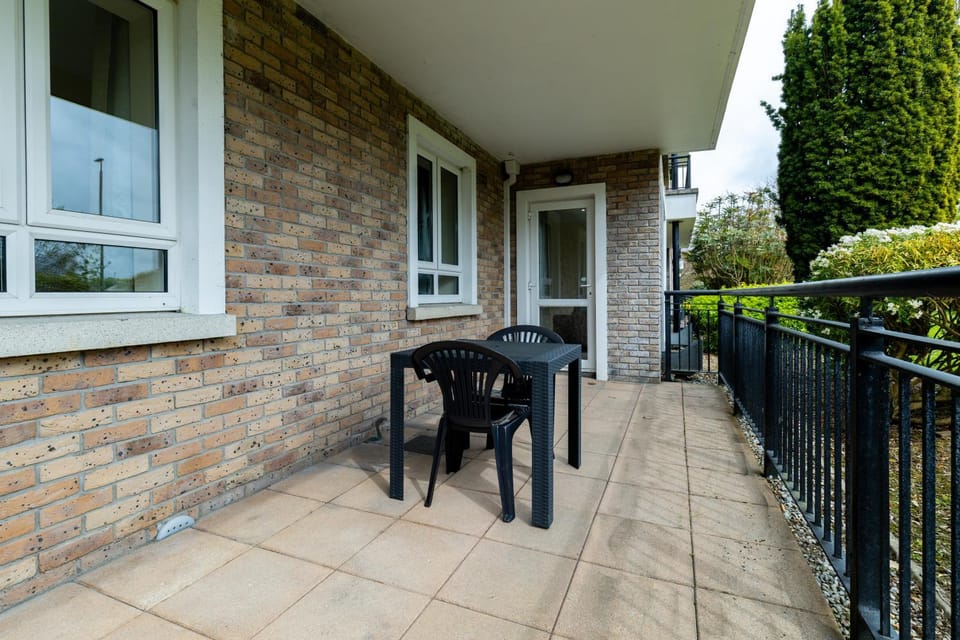 Property building, Patio, Balcony/Terrace