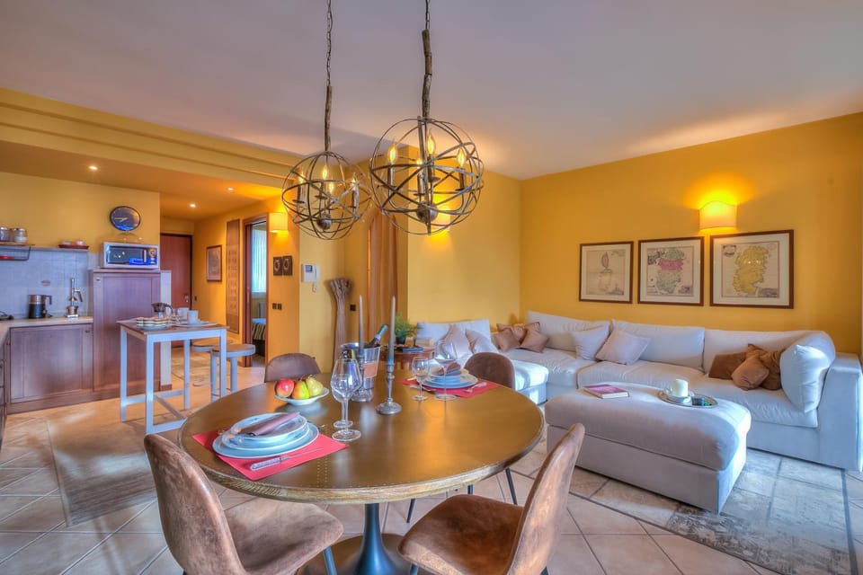 Living room, Dining area