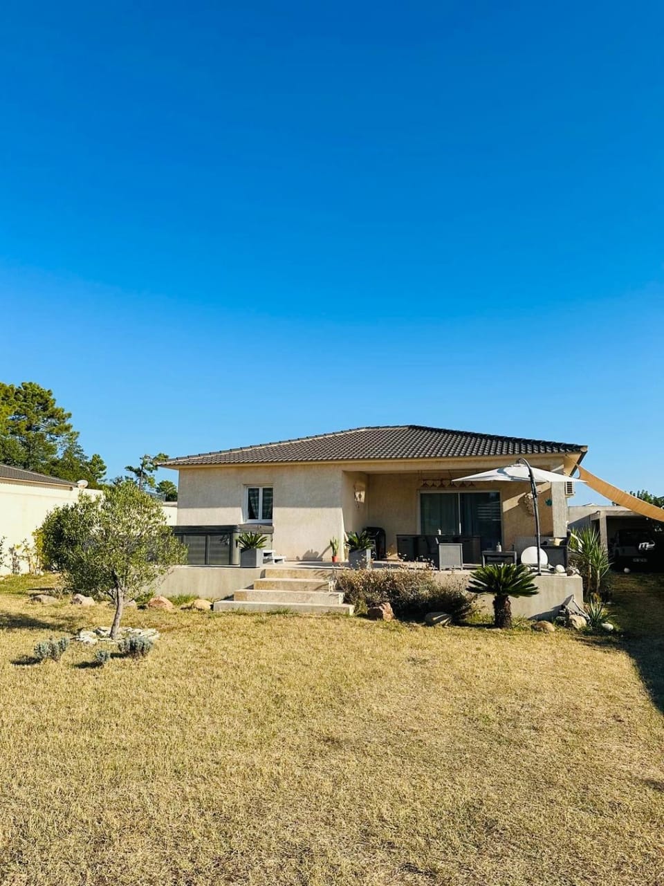 Property building, Day, Natural landscape, Garden, Garden view