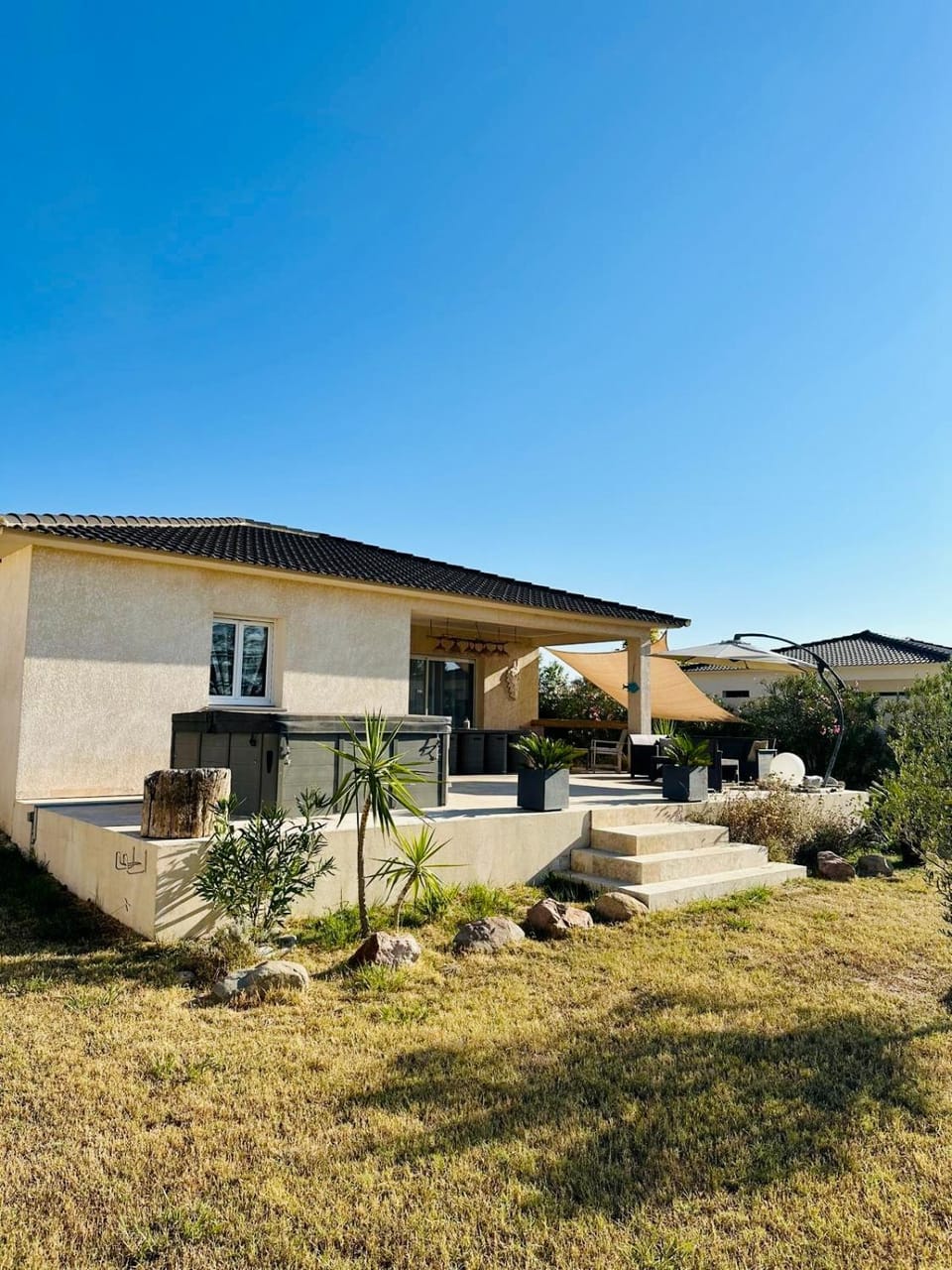 Property building, Day, Garden, Garden view