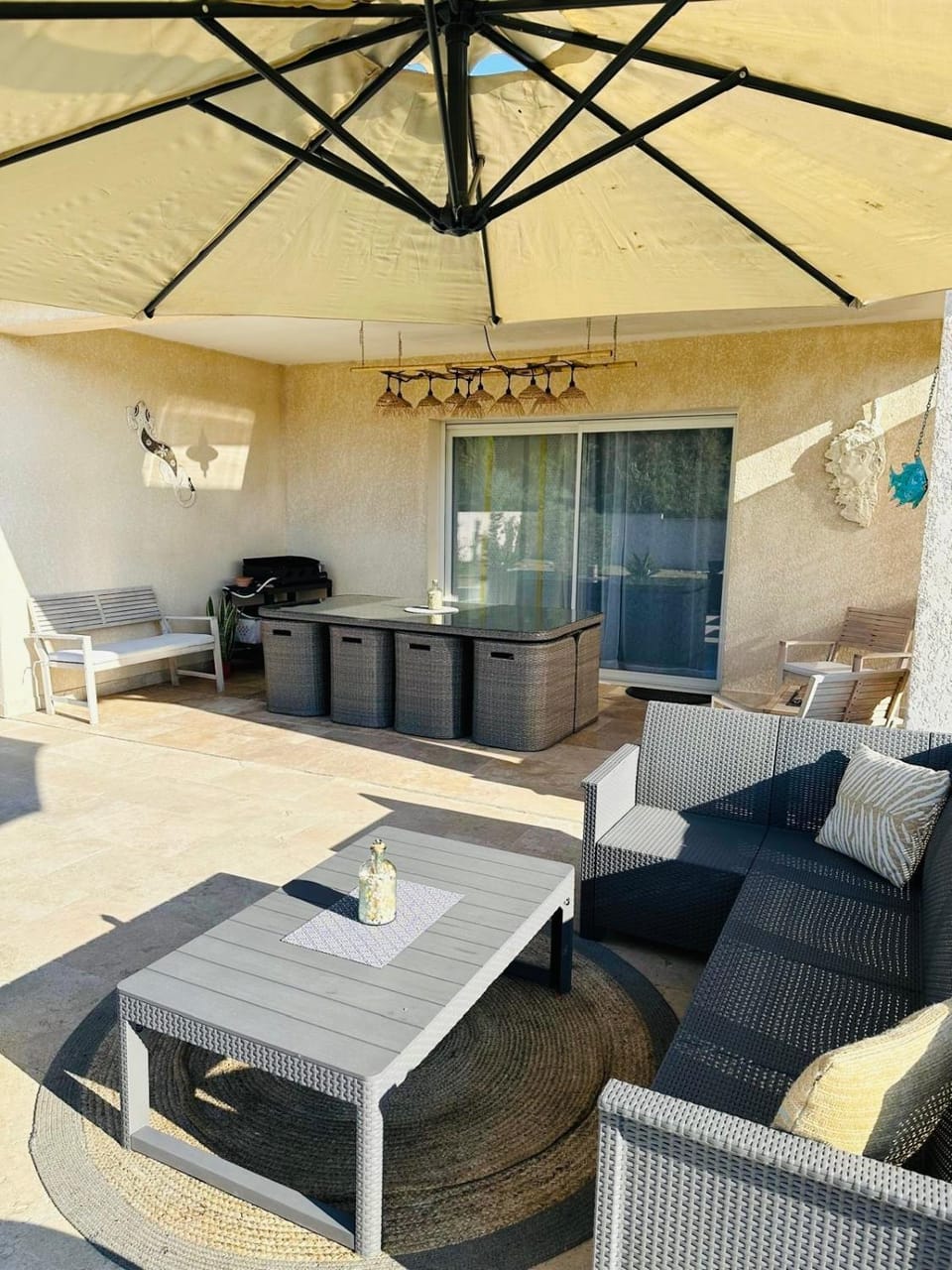 Patio, Day, BBQ facilities, Dining area