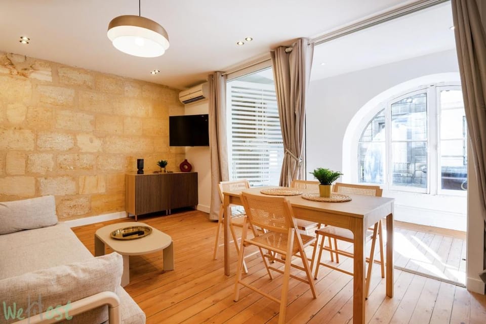 Sublime 2-bedroom apartment - Historical center Apartment in Bordeaux