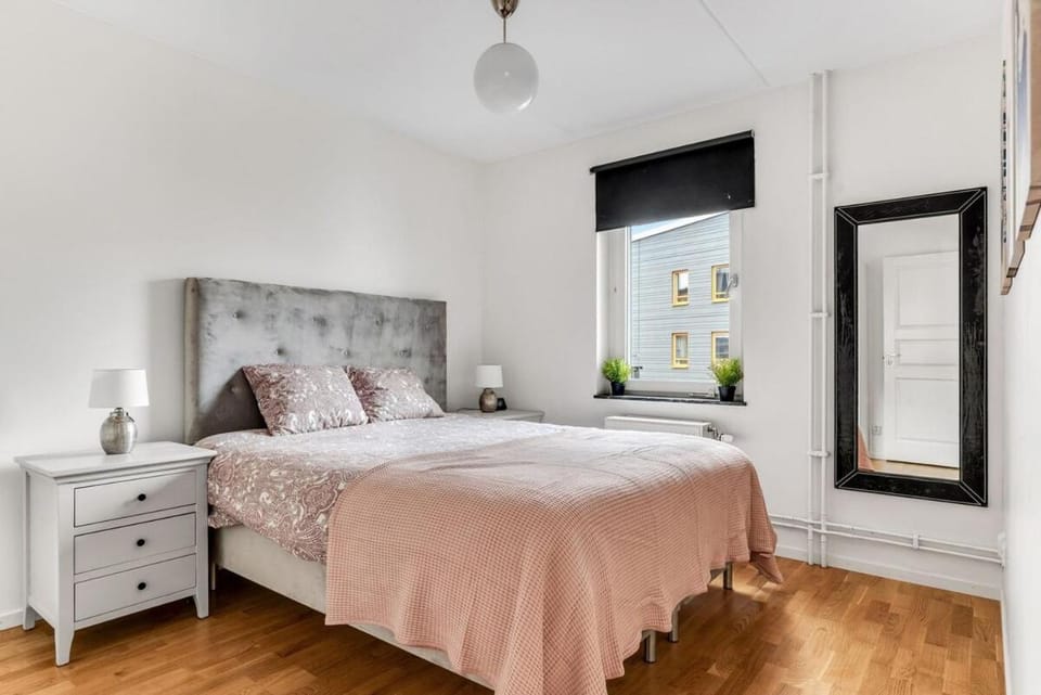 Spacious apartment close to Stockholm city & Mall Apartment in Stockholm