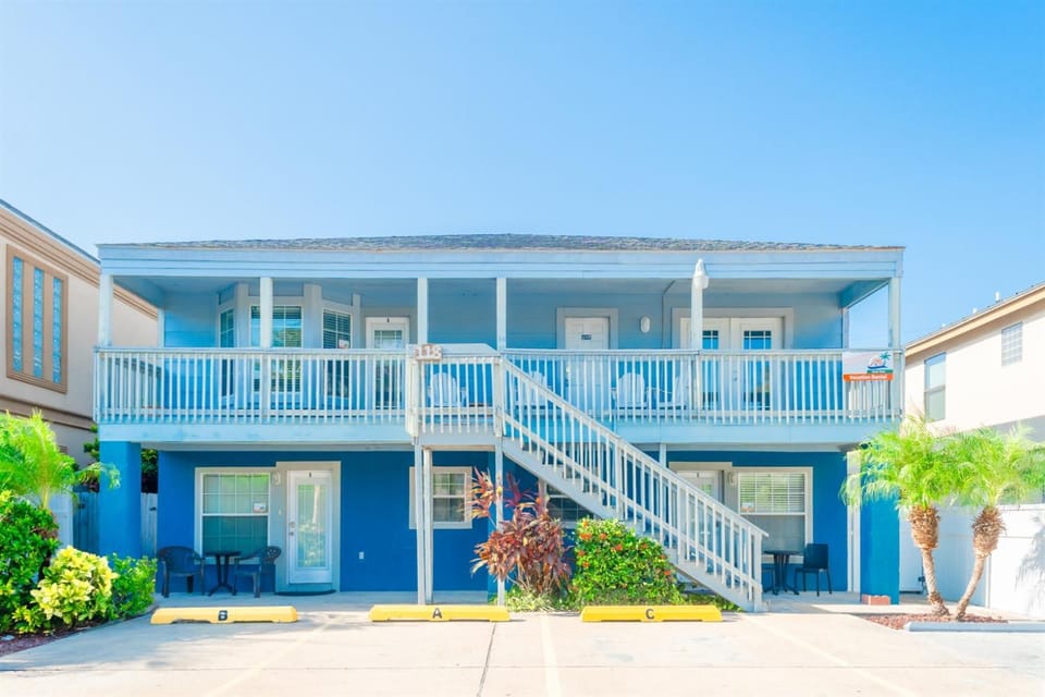Casa Malbec A - Walk to the beach - WiFi Apartment in South Padre Island