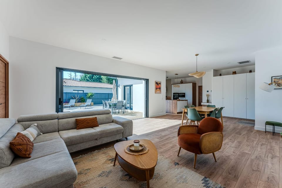 Living room, Dining area