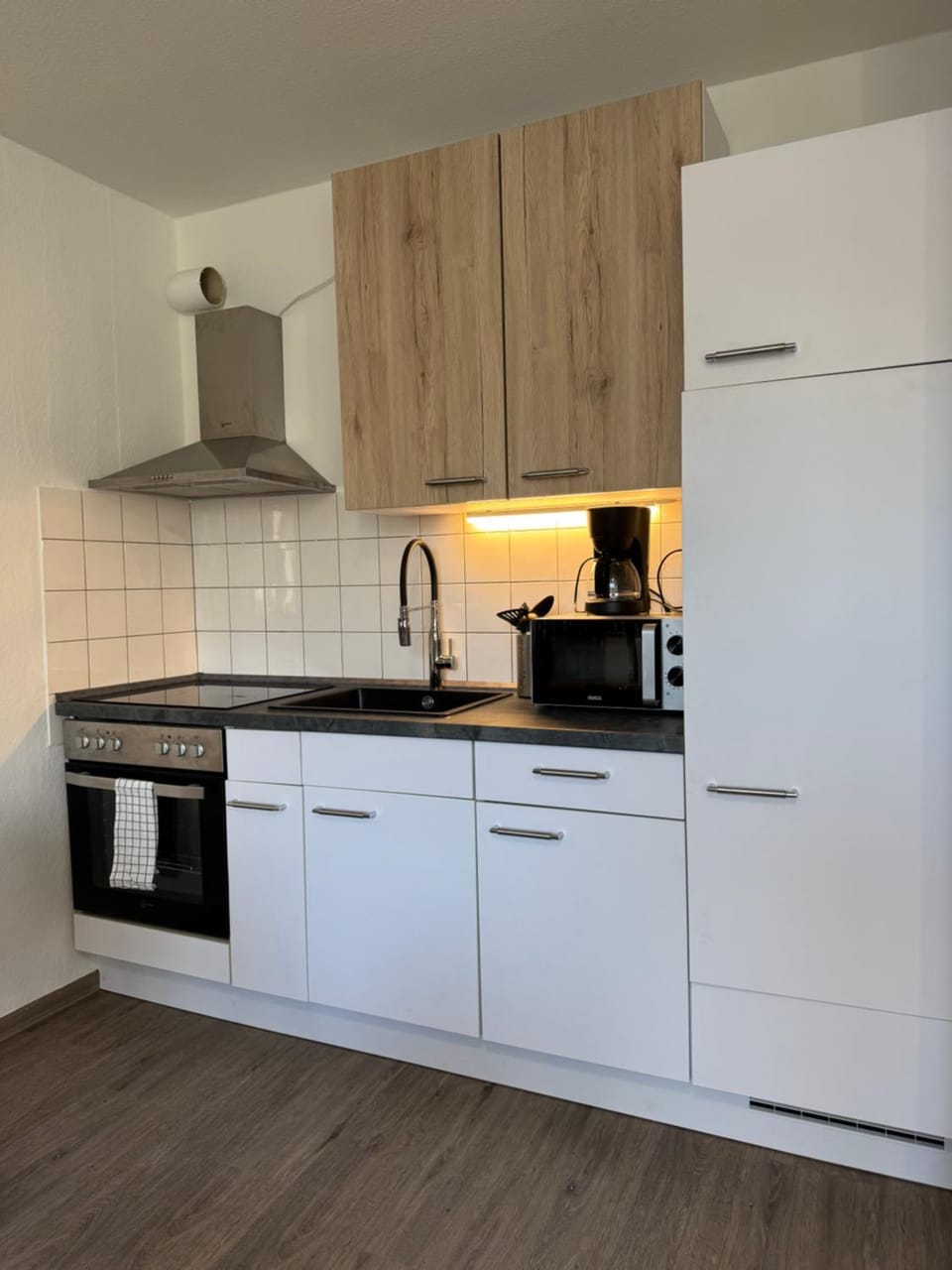 Kitchen or kitchenette, oven, stove