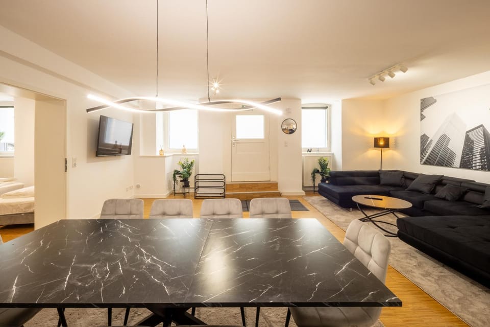 TV and multimedia, Living room, Seating area, Dining area