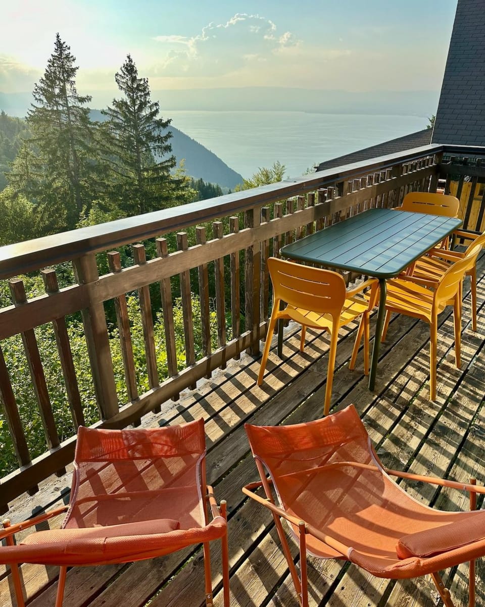 Balcony/Terrace, Dining area, Lake view