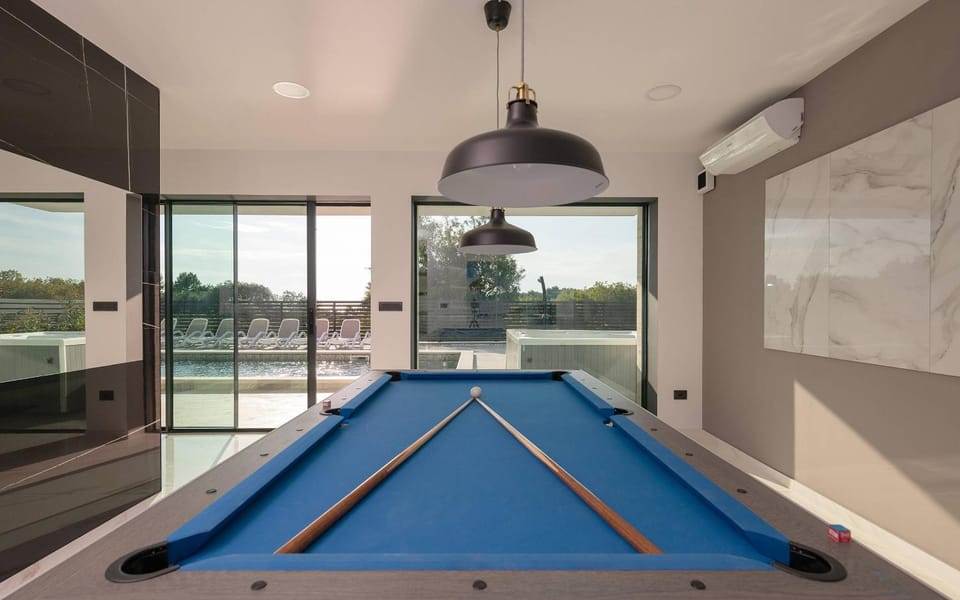 Villa Eligo mit 2 Whirlpools, Meerblick, Pool und Fitnessraum Villa in Premantura