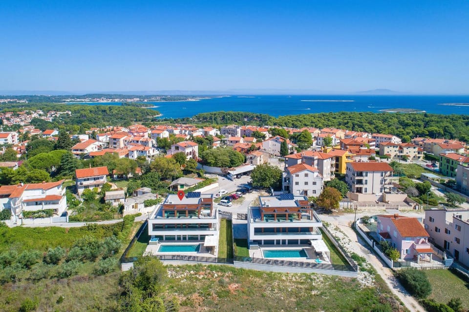 Villa Eligo mit 2 Whirlpools, Meerblick, Pool und Fitnessraum Villa in Premantura