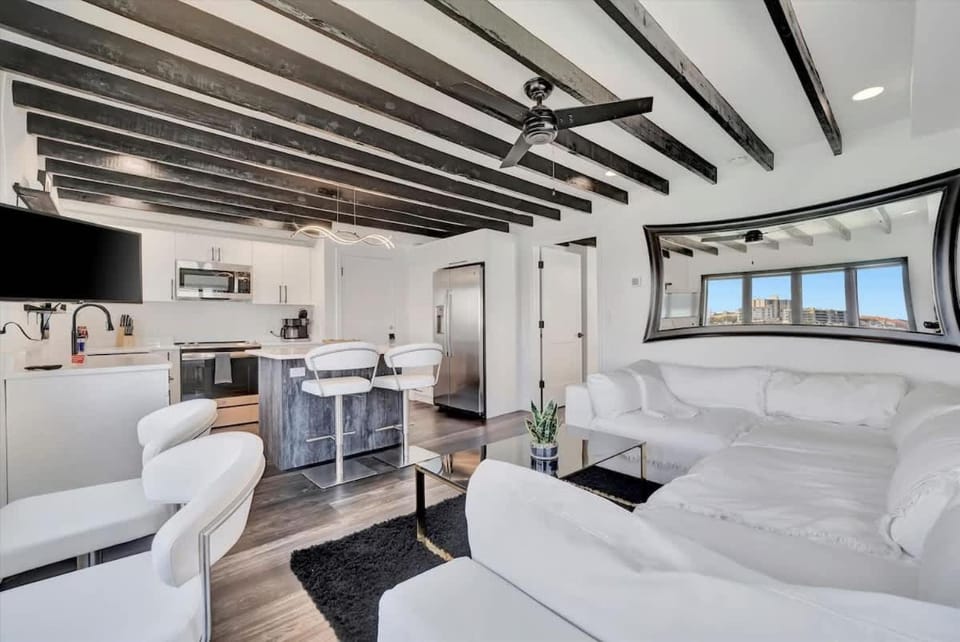 The Aura a Luxury Waterview Condo & heated pool Apartment in Clearwater Beach