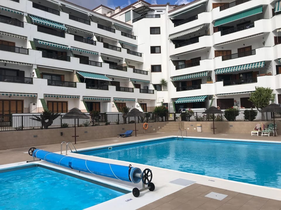 Property building, Swimming pool, Swimming pool