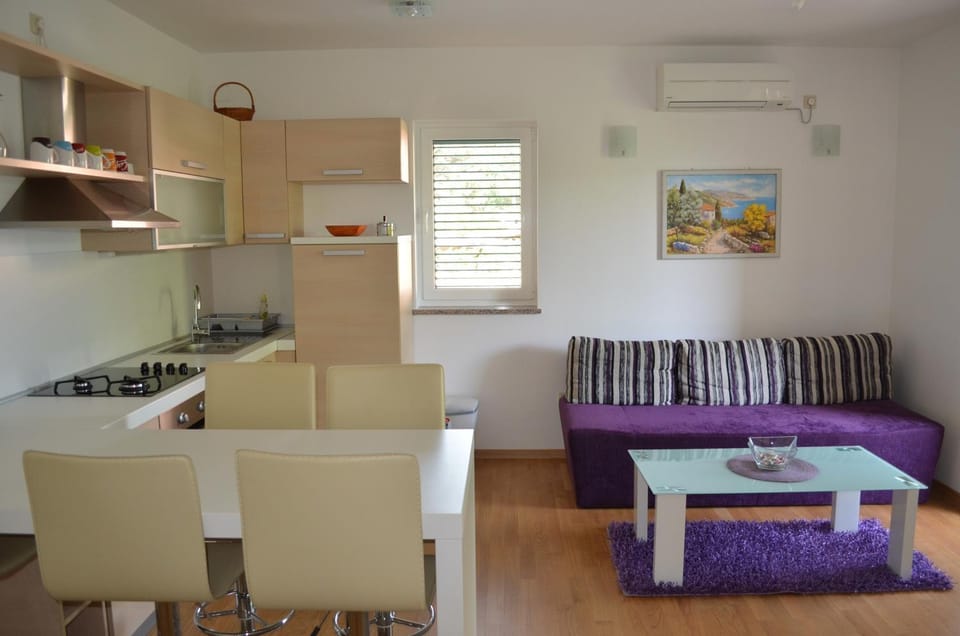 Kitchen or kitchenette, Living room, Seating area