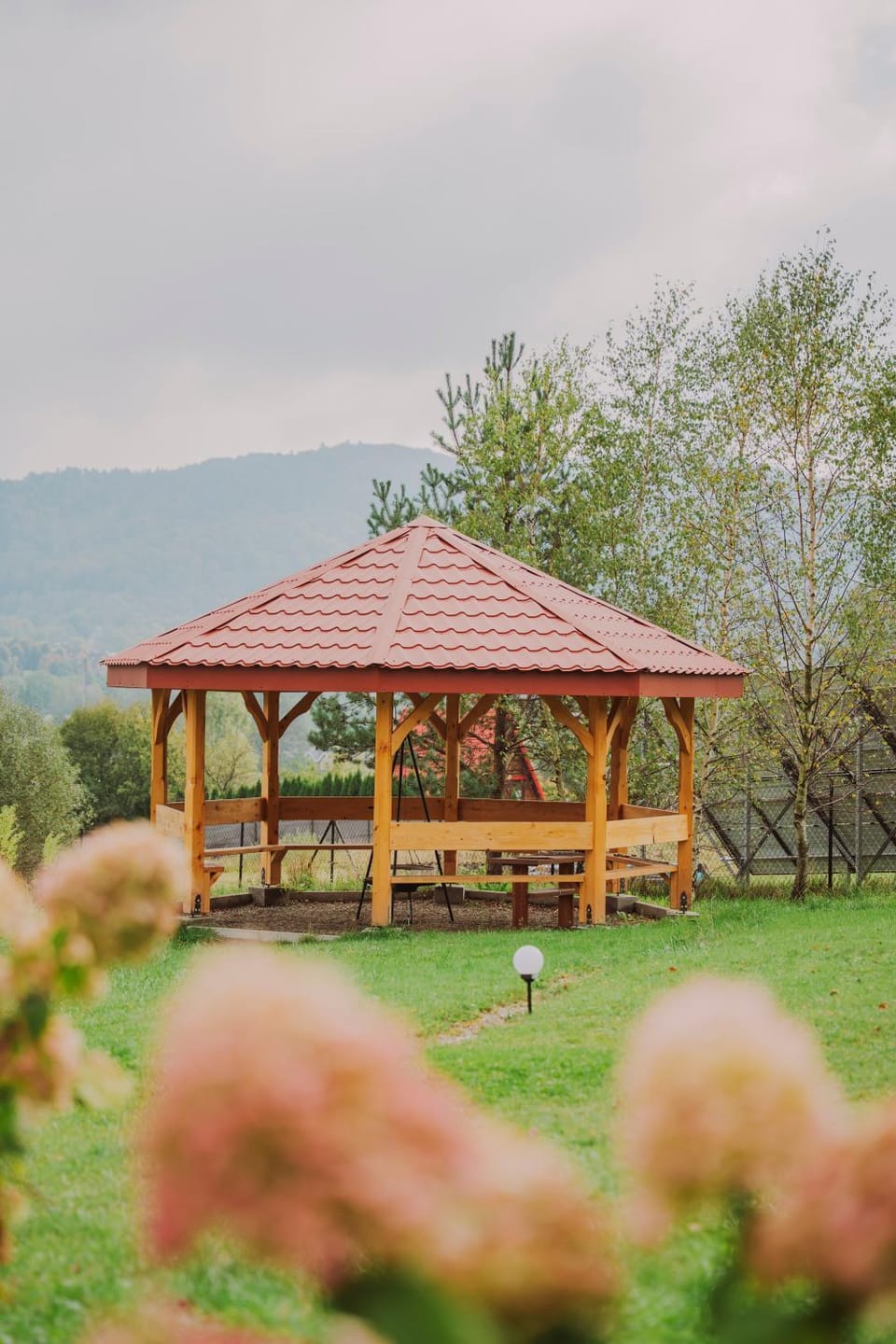 Józefówka - dom z 4 sypialniami, z balią ,dużym tarasem i pięknym widokiem na Wysową Villa in Lesser Poland Voivodeship