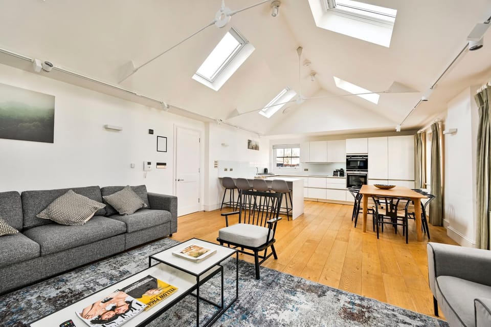 Living room, Seating area, Dining area