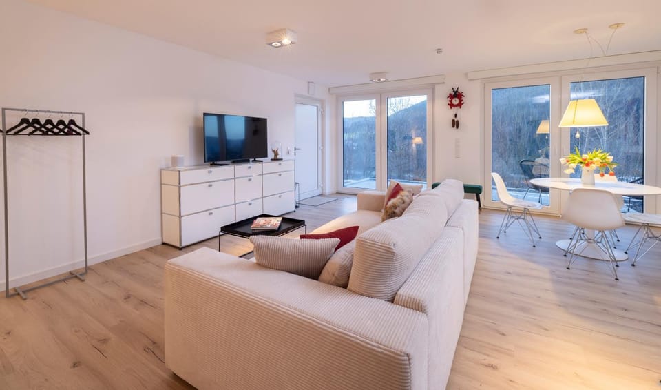 TV and multimedia, Photo of the whole room, Seating area