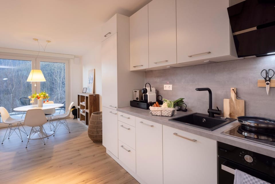 Coffee/tea facilities, Kitchen or kitchenette, Dining area, toaster