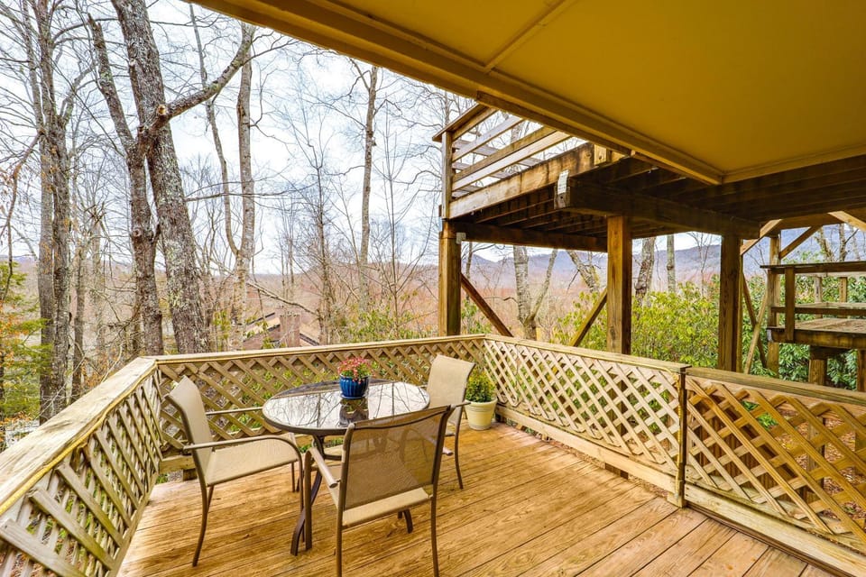 Hike, Sip & Stay Awhile! Sugar Mountain Getaway House in Sugar Mountain