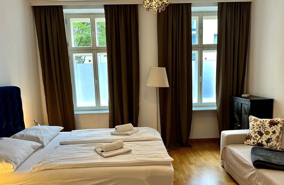 Bed, Photo of the whole room, Bedroom, towels
