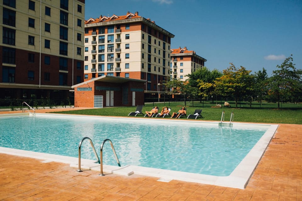 Property building, Off site, Garden, Swimming pool, Swimming pool, Sports, Entertainment