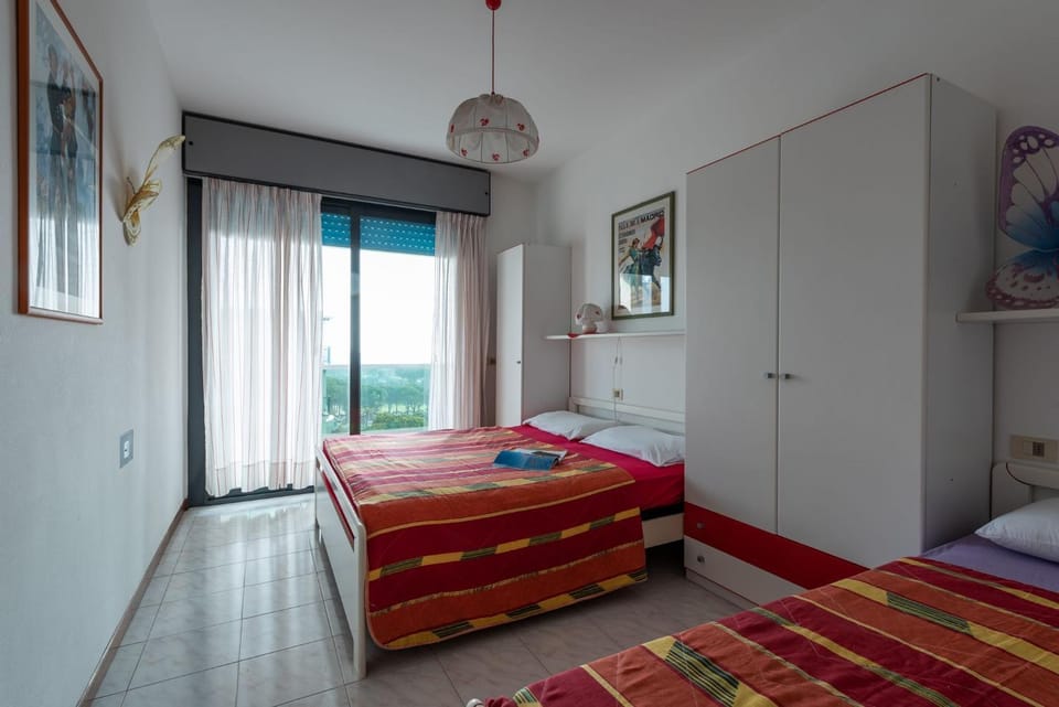 Bed, Decorative detail, Bedroom