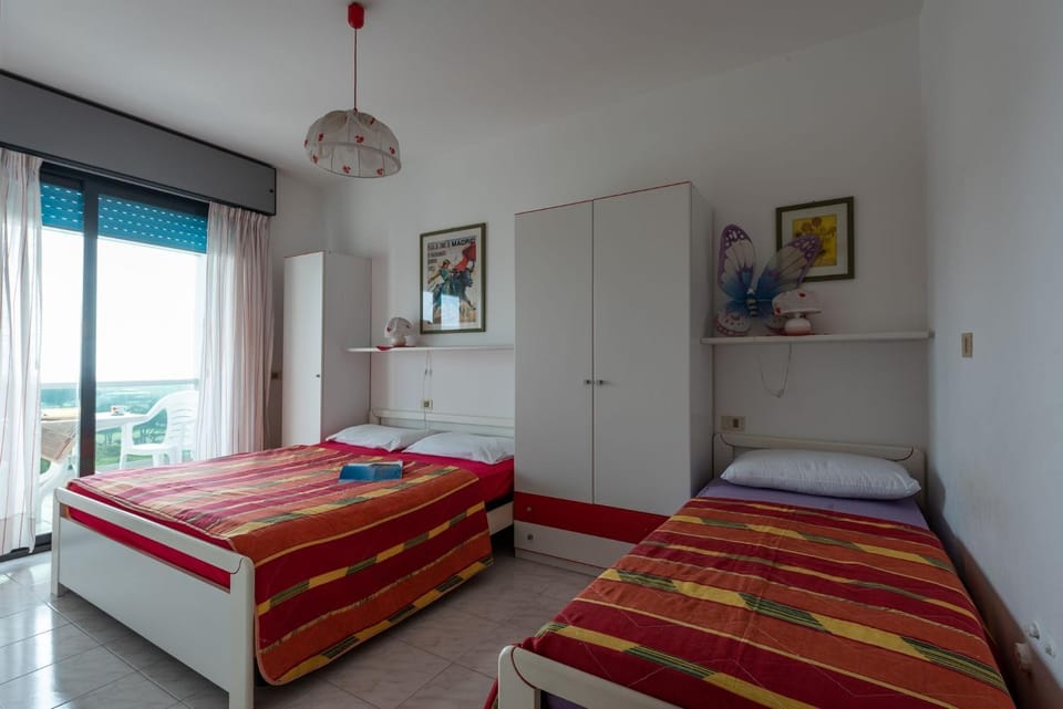 Bed, Decorative detail, Bedroom