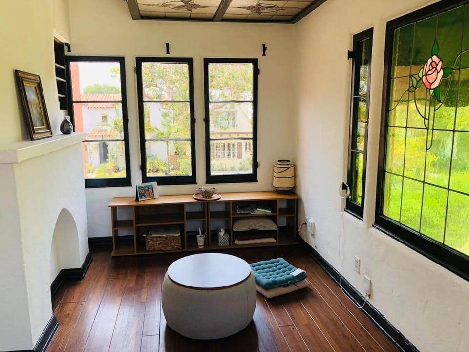 2b1b, a quiet place near the bustling area of Hollywood Villa in San Fernando Valley