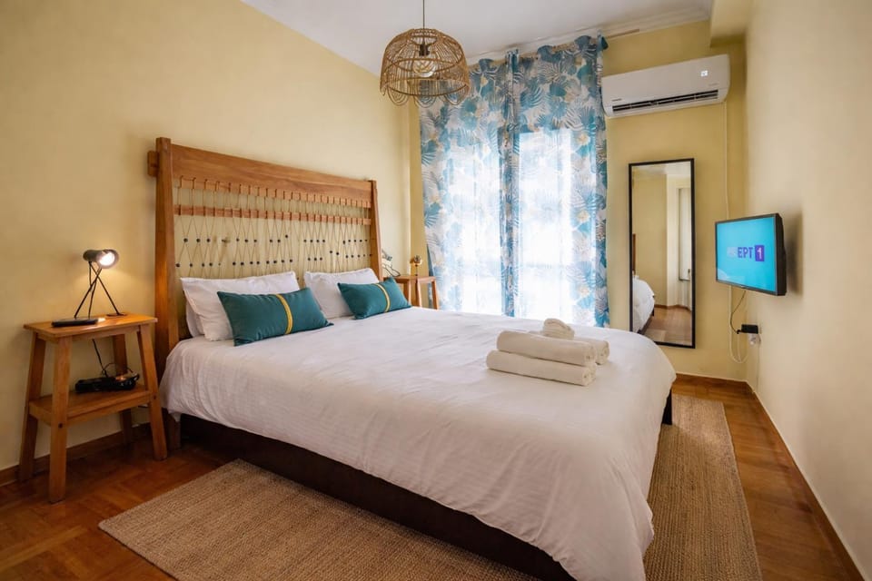 TV and multimedia, Photo of the whole room, Bedroom, towels, air conditioner