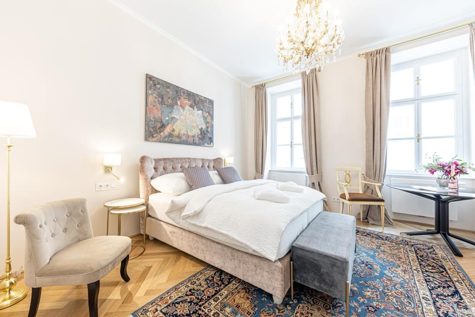 Bed, Seating area, Bedroom
