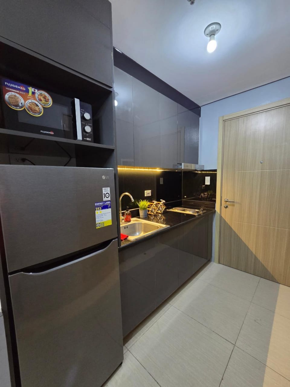Cozy Corner at Shore 2 Apartment in Pasay