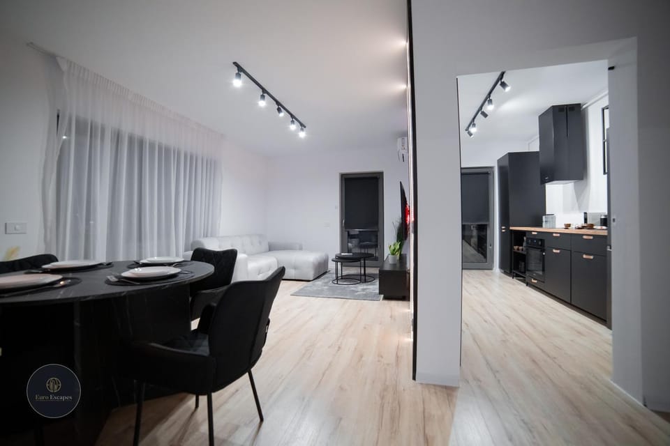 Dining area, kitchen