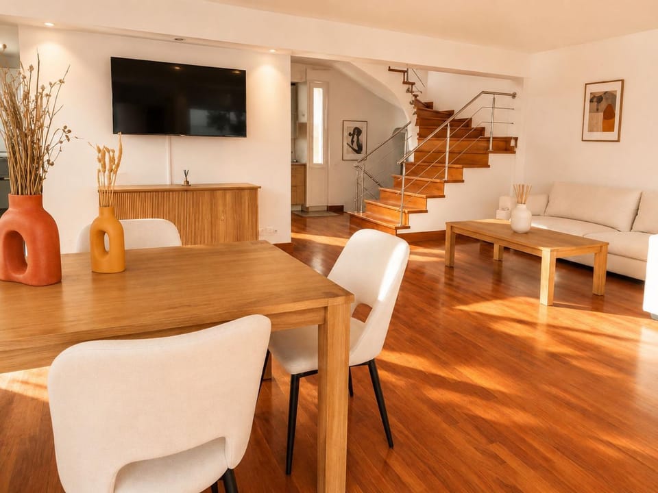 Living room, Decorative detail, Dining area