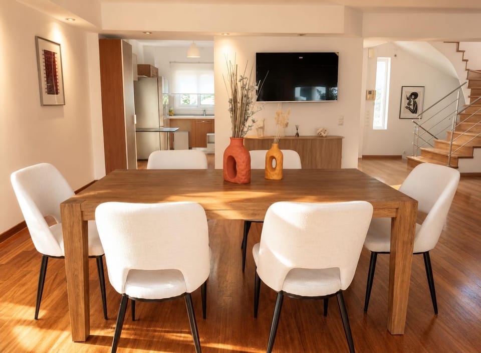 Living room, Decorative detail, Dining area