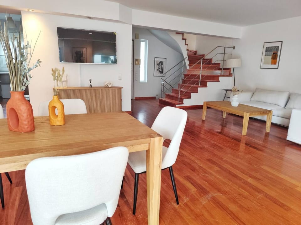 Restaurant/places to eat, Coffee/tea facilities, Balcony/Terrace, Living room, Dining area, Family, dishwasher, fireplace, hair dryier, internet, dryer, elevator, air conditioner