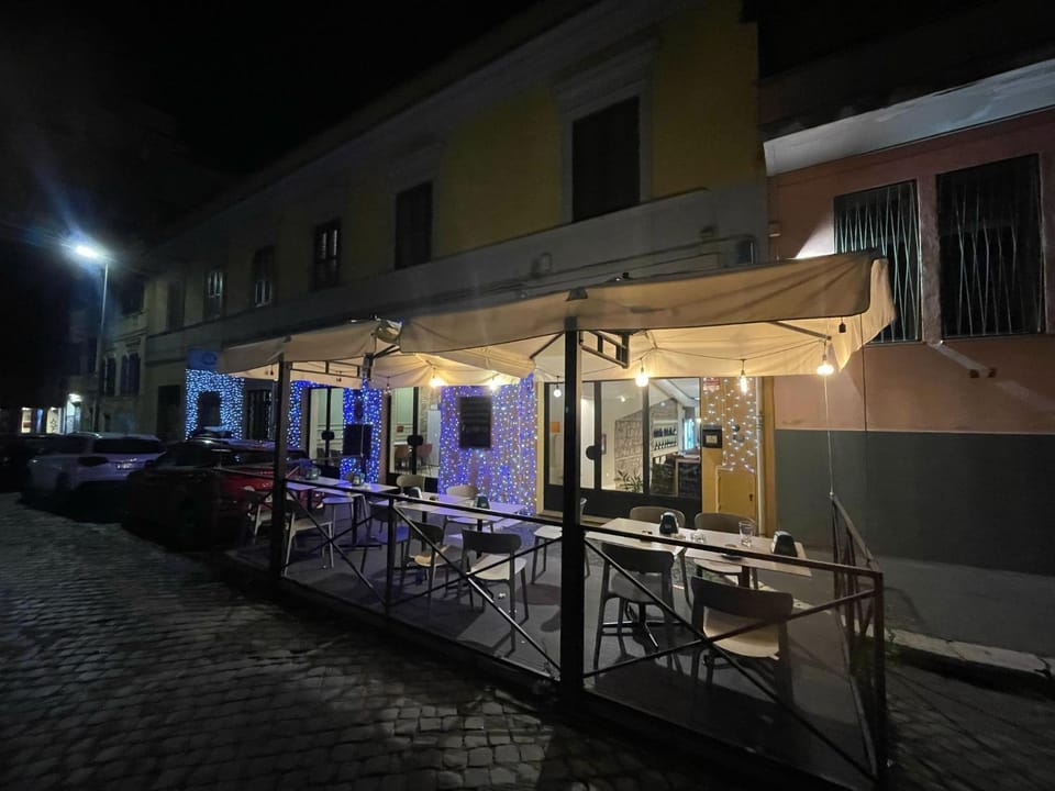 Property building, Patio, Restaurant/places to eat, Night, Banquet/Function facilities