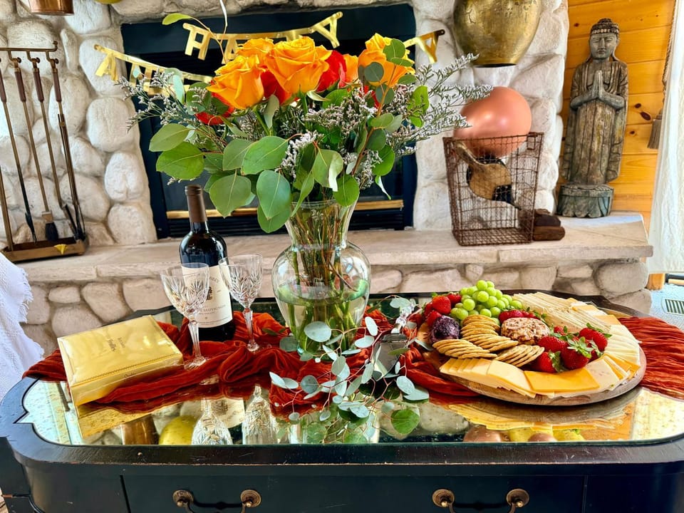 ADELAIDE HILL IN PINE MOUNTAIN CLUB BREATHTAKING VIEWS 3Bd 3Bth SPA TUB House in Pine Mountain Club