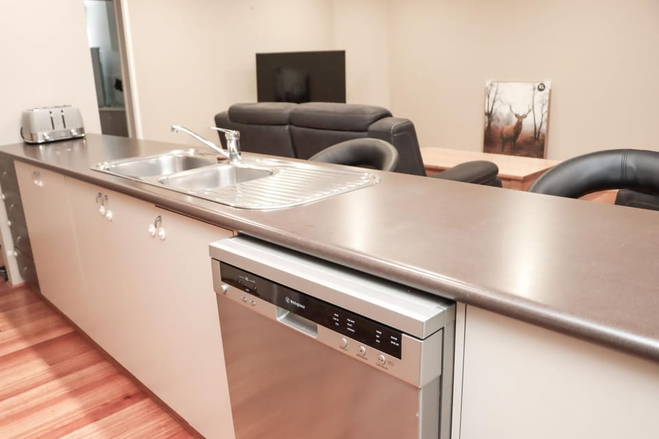Come and dine with me at Jo Apartment in Baldivis