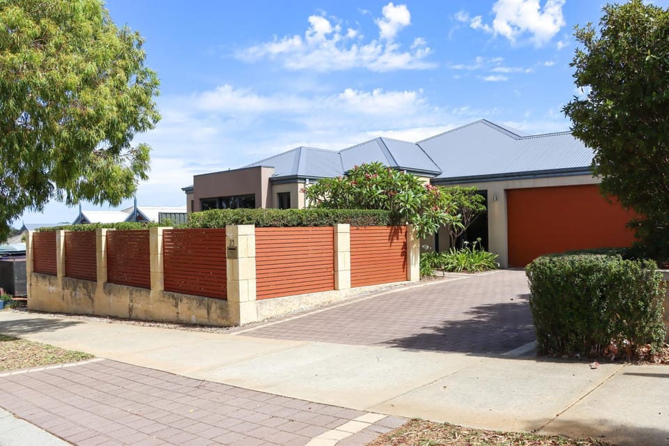 Come and dine with me at Jo Apartment in Baldivis