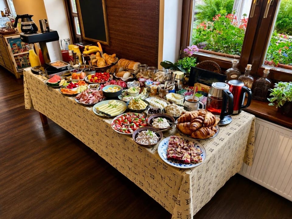 Breakfast, Buffet breakfast