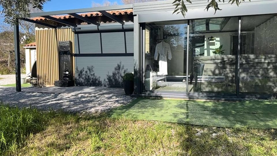Property building, Spring, Garden, Balcony/Terrace