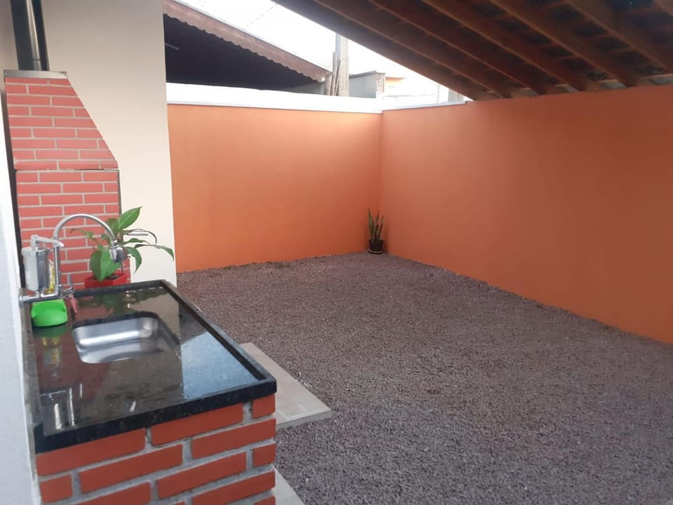 Kit net com piscina para alugar House in Jundiaí