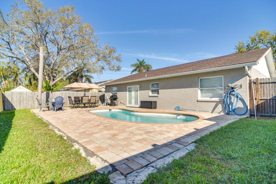 Pet-Friendly Home w/ Pool & BBQ in Largo House in Largo