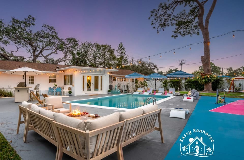 Patio, Night, BBQ facilities, Garden, Seating area, Swimming pool, Sports, fireplace