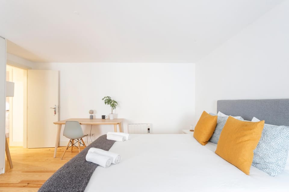 Bed, Photo of the whole room, Bedroom
