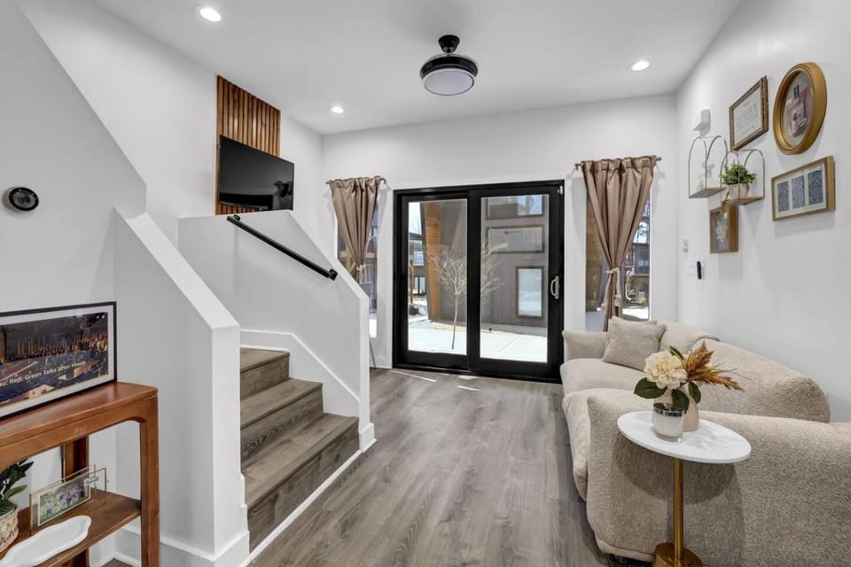 The Business Bungalow-5 mins from Airport House in College Park