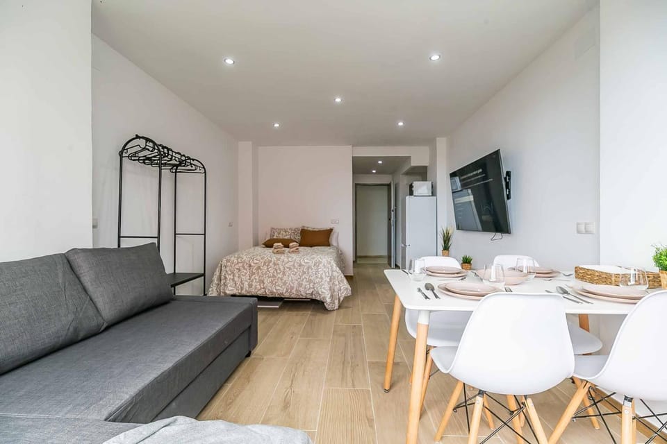 Bed, TV and multimedia, Living room, Photo of the whole room, Dining area